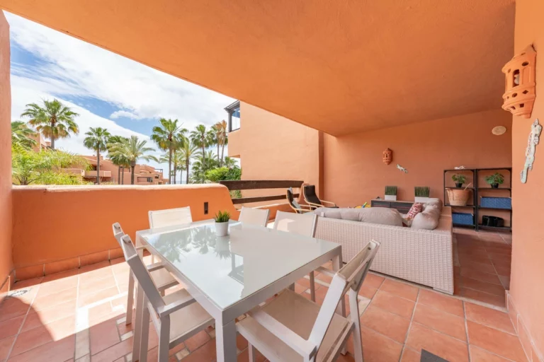 R5035324 | Middle Floor Apartment in Estepona – 2 beds, 2 baths