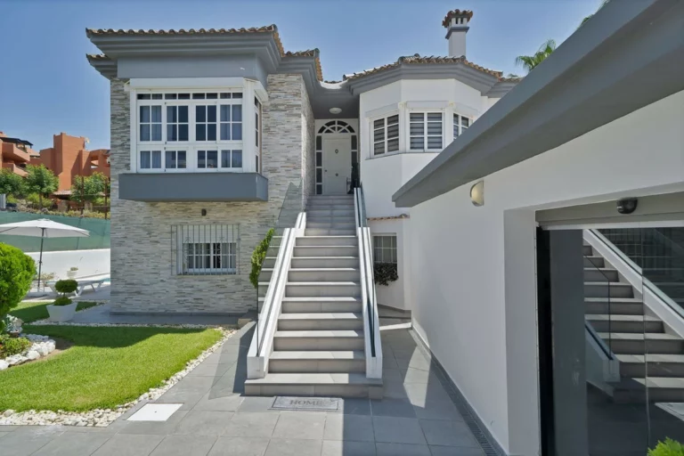 R5119003 | Detached Villa in Estepona – 3 beds, 3 baths