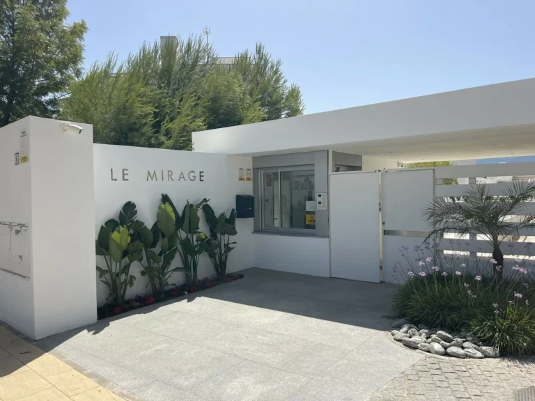 R5132107 | Penthouse in Estepona – 2 beds, 2 baths