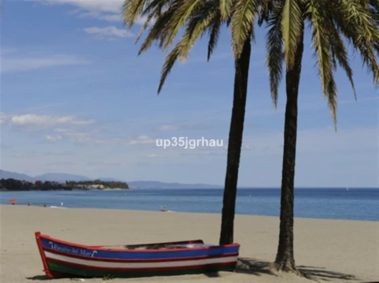 R5167375 | Townhouse in Estepona – 4 beds, 4 baths