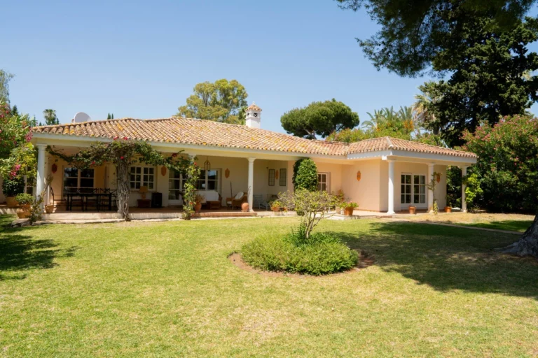 R5195674 | Detached Villa in El Paraiso – 4 beds, 4.5 baths