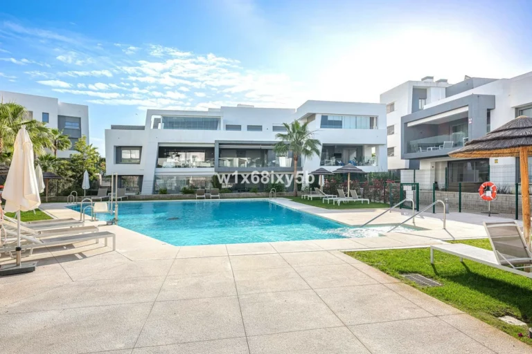 R5016256 | Middle Floor Apartment in Selwo – 2 beds, 2 baths