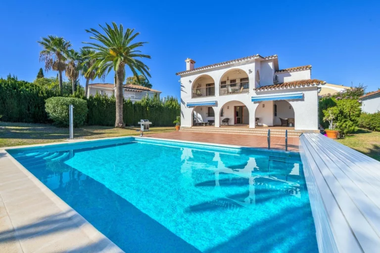 R5225410 | Detached Villa in Atalaya – 5 beds, 3 baths