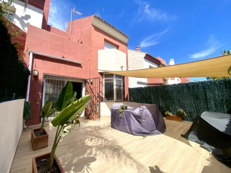R5139736 | Townhouse in Estepona – 3 beds, 2 baths