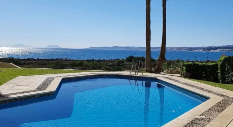 R5074096 | Middle Floor Apartment in Estepona – 2 beds, 2 baths