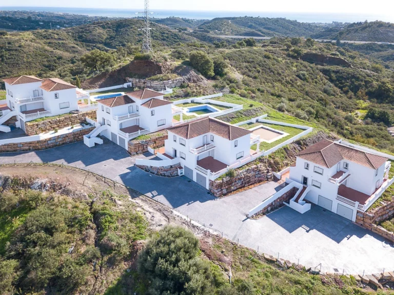 R4864381 | Detached Villa in Estepona – 4 beds, 4 baths