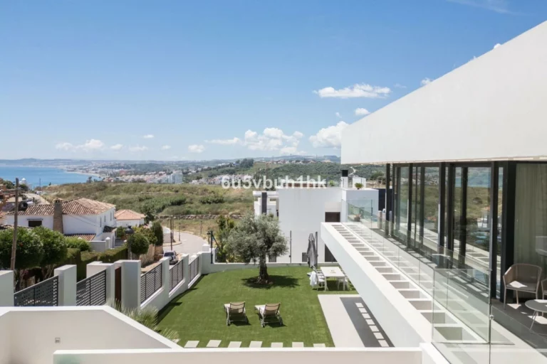 R5178148 | Detached Villa in Estepona – 5 beds, 4 baths