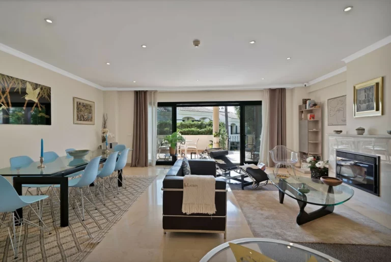 R5192197 | Townhouse in Atalaya – 3 beds, 2.5 baths