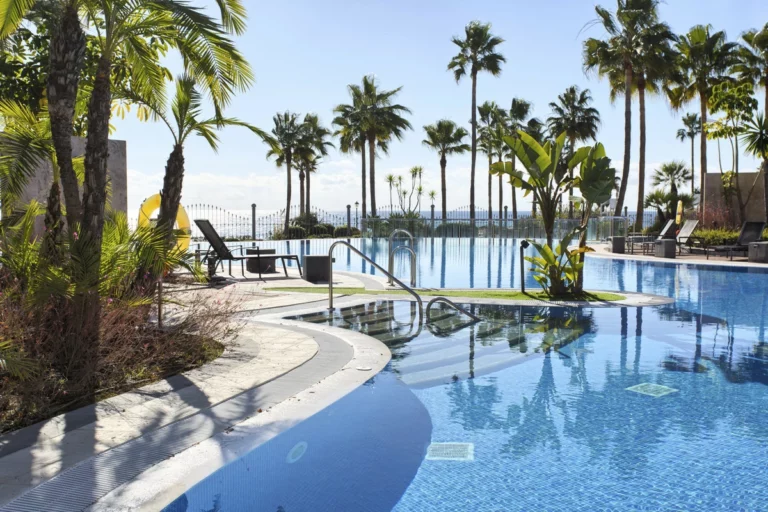 R5217016 | Middle Floor Apartment in Estepona – 2 beds, 2 baths