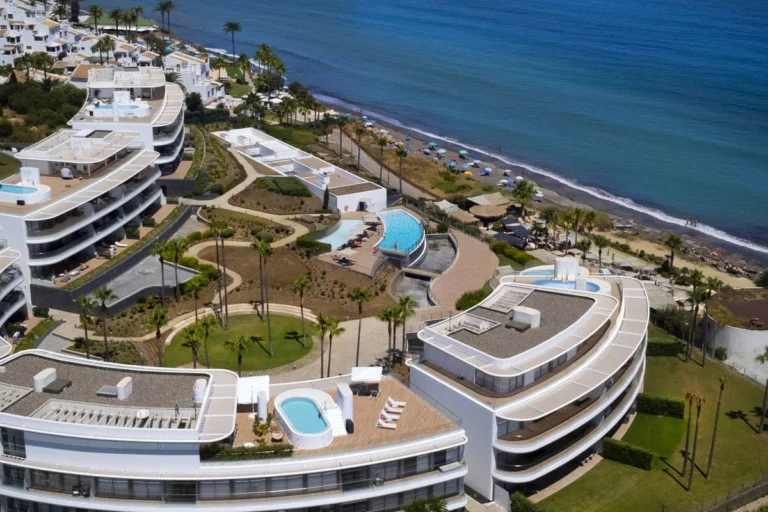 R5164963 | Penthouse in Estepona – 3 beds, 2.5 baths