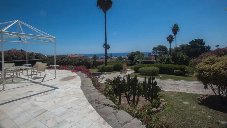 R5160958 | Detached Villa in Estepona – 4 beds, 4 baths