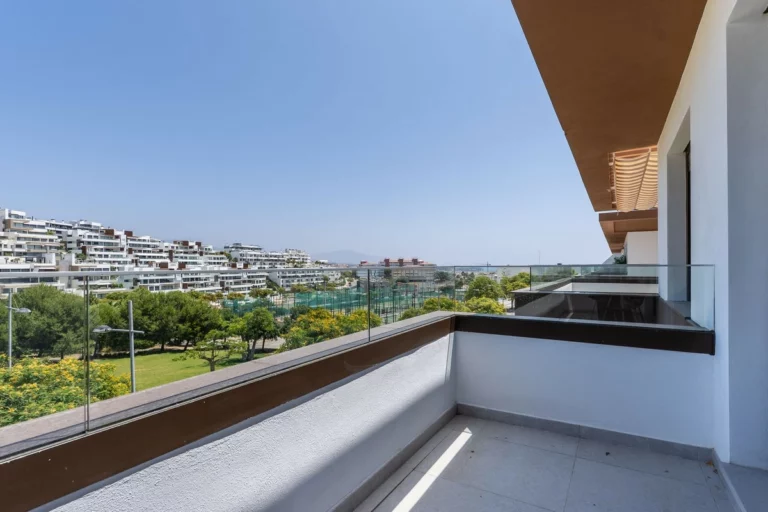 R5078062 | Middle Floor Apartment in Estepona – 2 beds, 2 baths