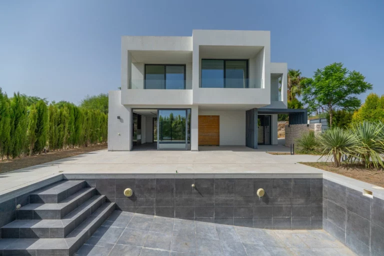 R5129257 | Detached Villa in Estepona – 3 beds, 2.5 baths