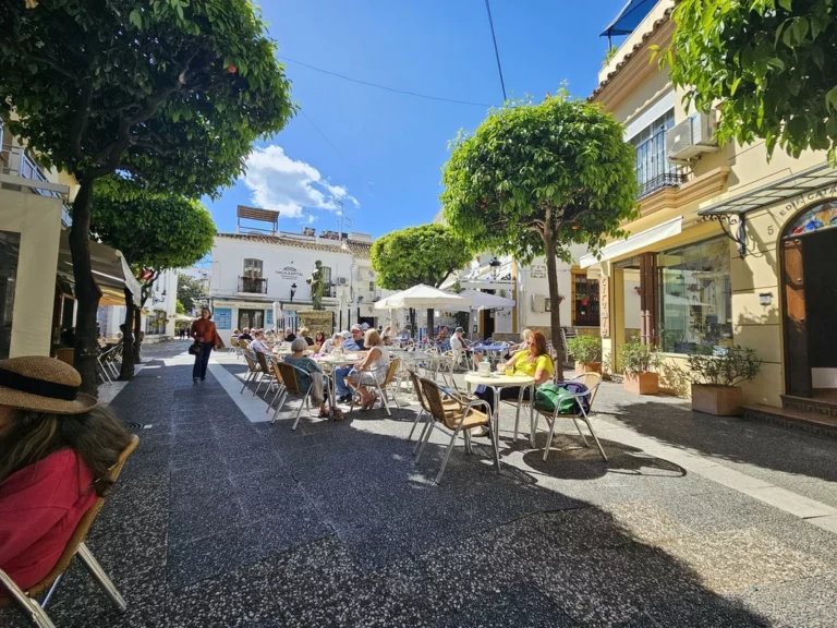 R5122156 | Top Floor Apartment in Estepona – 3 beds, 2 baths