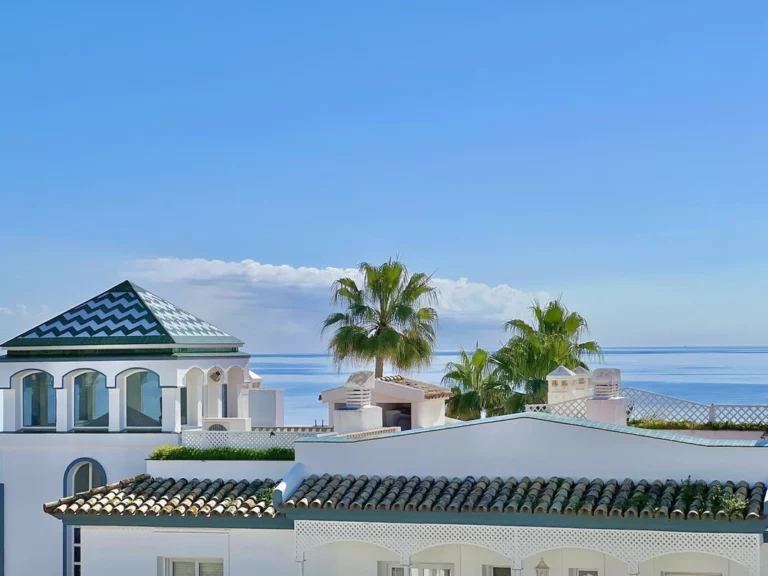 R4973542 | Penthouse Duplex in Estepona – 3 beds, 3.5 baths