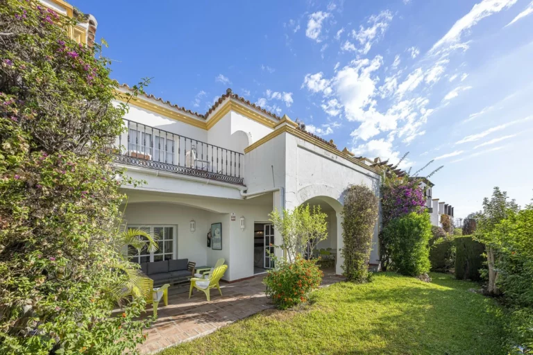 R5233306 | Townhouse in Estepona – 3 beds, 3.5 baths