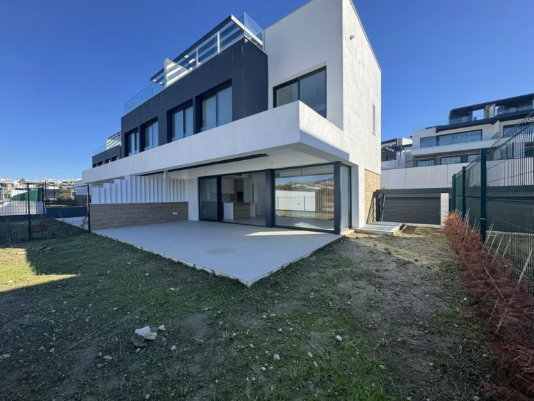 R5228539 | Townhouse in Atalaya – 4 beds, 3 baths