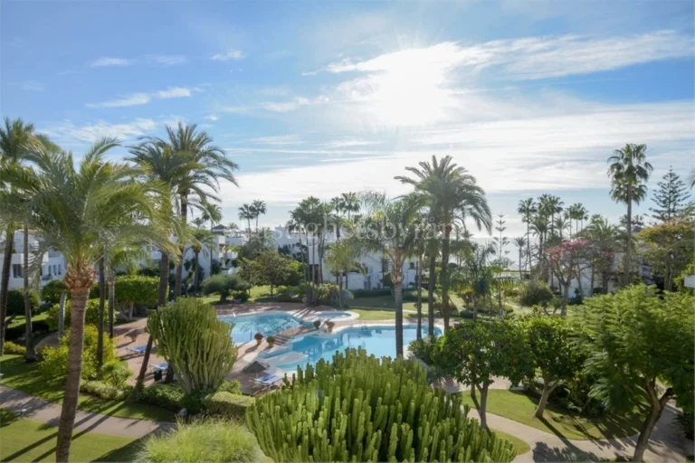 R5232442 | Ground Floor Apartment in Estepona – 2 beds, 2 baths