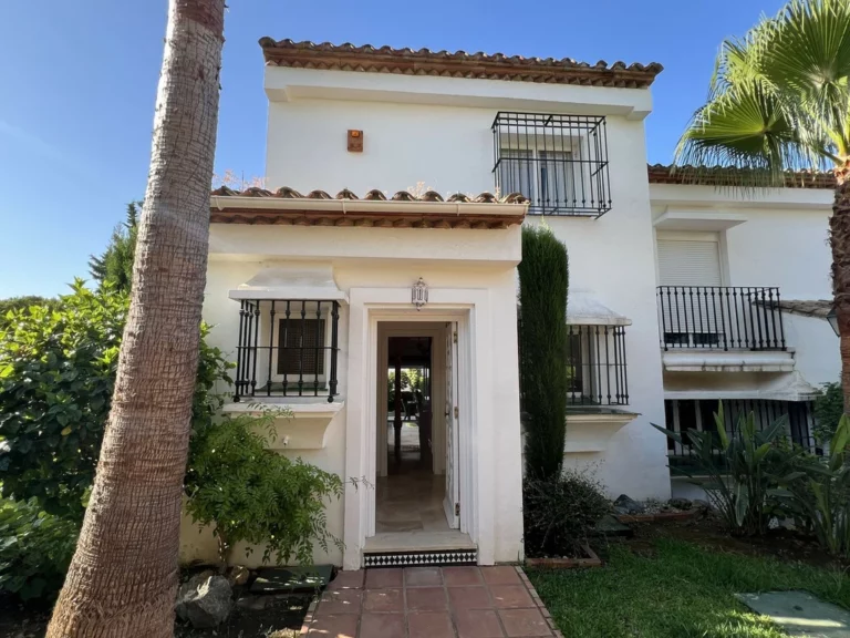 R5063821 | Townhouse in El Paraiso – 3 beds, 2 baths
