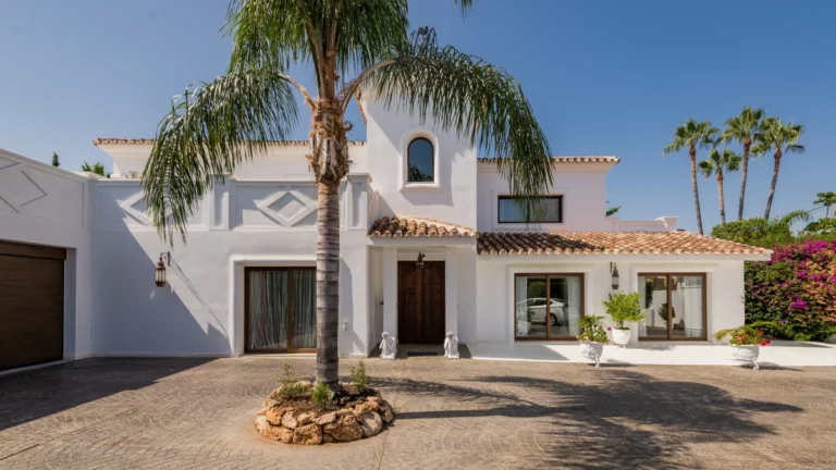 R5169259 | Detached Villa in Atalaya – 5 beds, 6 baths