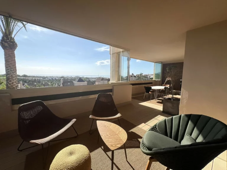 R5182378 | Middle Floor Apartment in El Paraiso – 3 beds, 2 baths