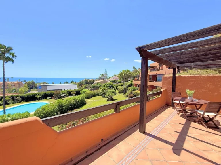 R5040940 | Middle Floor Apartment in Estepona – 2 beds, 2 baths