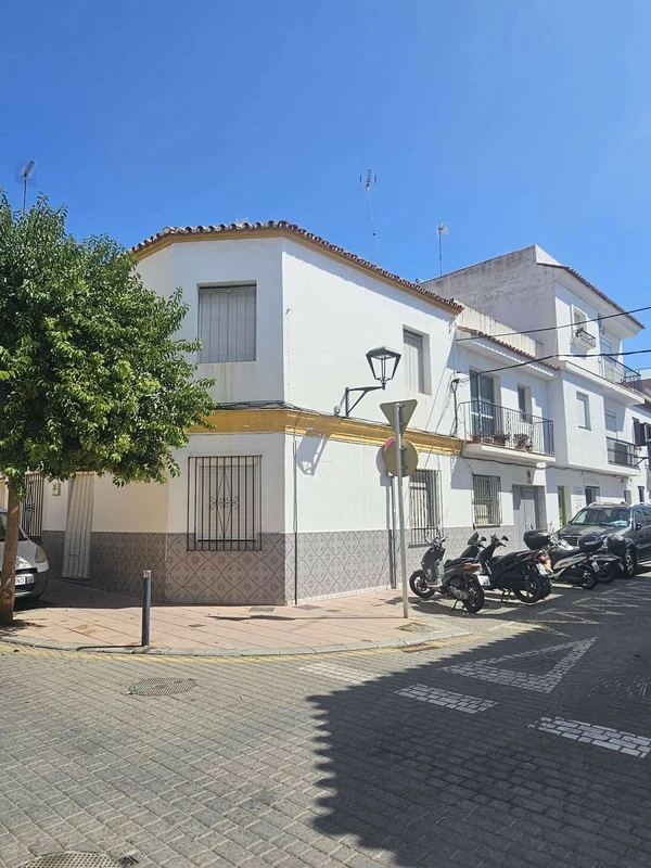 R5162455 | Townhouse in Estepona – 4 beds, 3 baths