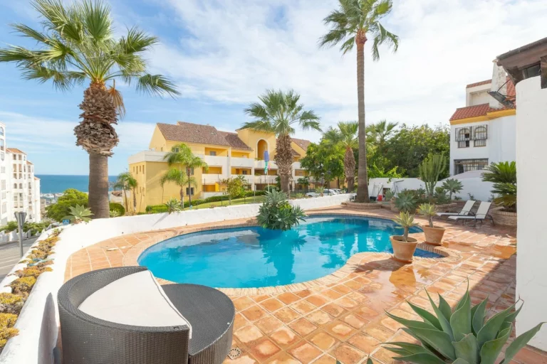 R4893421 | Townhouse in Estepona – 4 beds, 3 baths