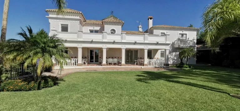 R3508726 | Detached Villa in Estepona – 5 beds, 5 baths
