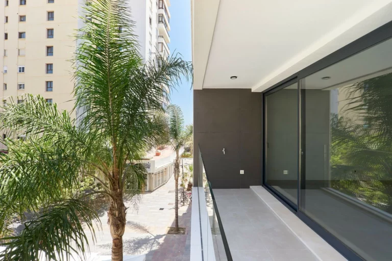 R5137840 | Middle Floor Apartment in Estepona – 2 beds, 2 baths