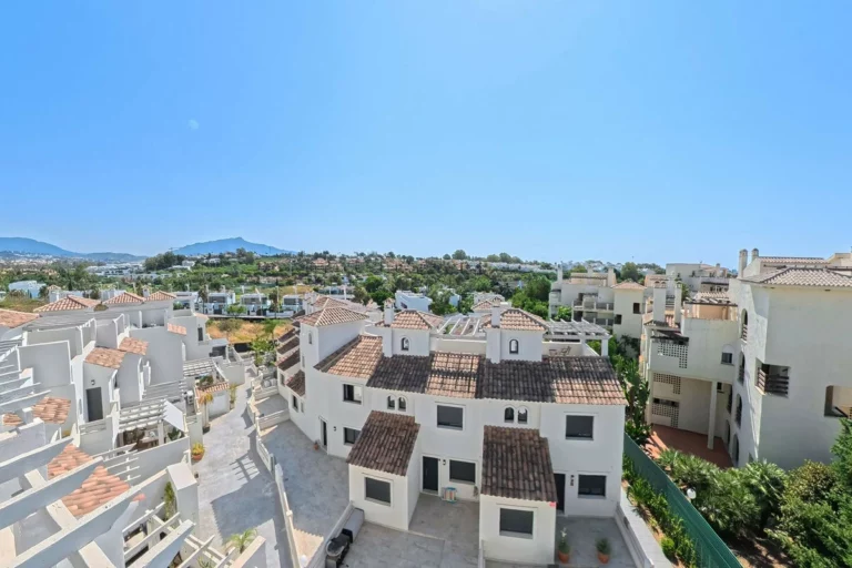 R5084074 | Townhouse in Estepona – 3 beds, 3 baths