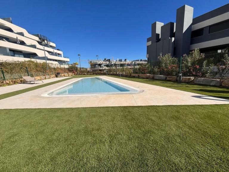 R5200171 | Ground Floor Apartment in Estepona – 3 beds, 2 baths