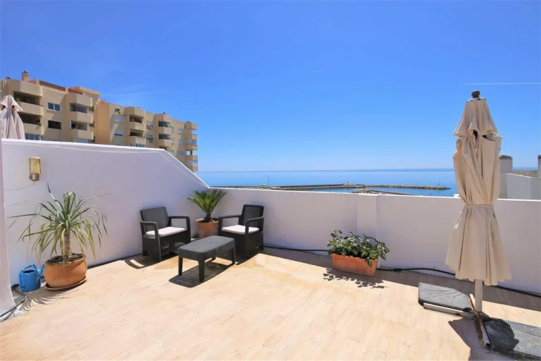 R4958965 | Penthouse in Estepona – 2 beds, 2 baths