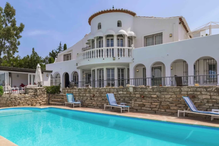 R5061076 | Detached Villa in Estepona – 6 beds, 7 baths