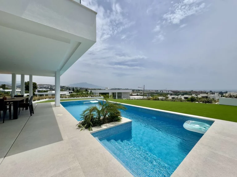 R5072929 | Detached Villa in Cancelada – 6 beds, 6.5 baths