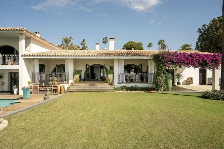R5259202 | Detached Villa in El Paraiso – 5 beds, 4 baths