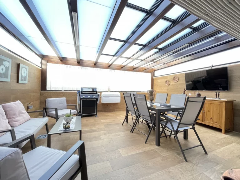 R5255896 | Middle Floor Apartment in Estepona – 2 beds, 1 baths