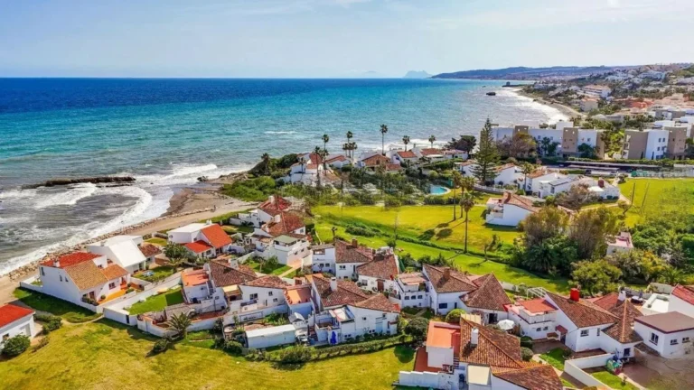 R5014063 | Townhouse in Estepona – 3 beds, 2 baths