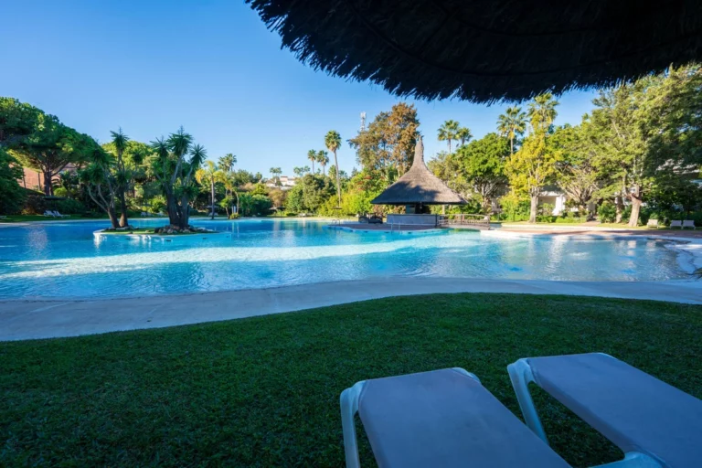 R5159776 | Ground Floor Apartment in Estepona – 3 beds, 2 baths