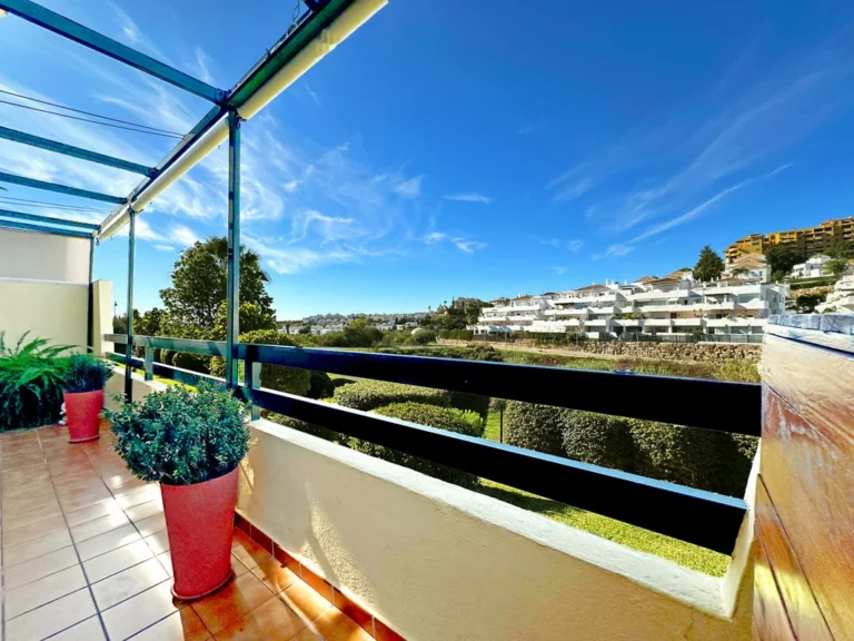R5242375 | Ground Floor Apartment in Estepona – 2 beds, 2 baths