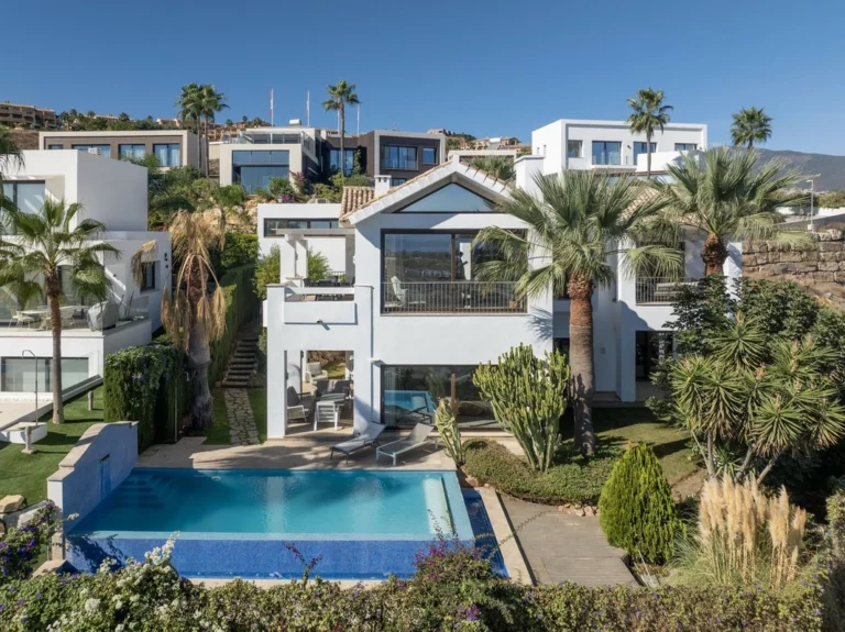 R5215528 | Detached Villa in El Paraiso – 5 beds, 4 baths