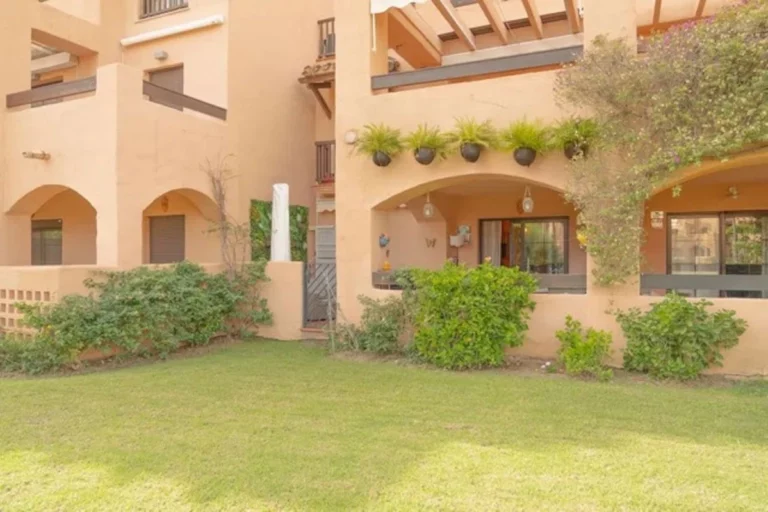 R5259532 | Ground Floor Apartment in Estepona – 2 beds, 2 baths