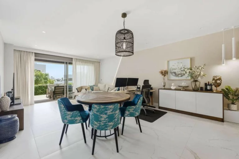 R5237818 | Ground Floor Apartment in Estepona – 2 beds, 3 baths