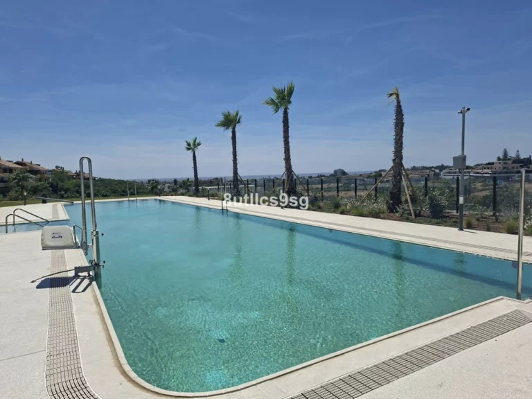 R5211997 | Penthouse in Estepona – 3 beds, 2.5 baths