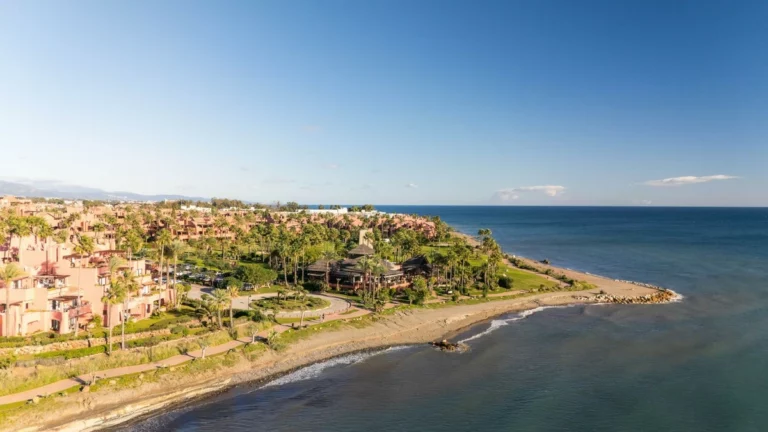 R5003953 | Penthouse in Estepona – 3 beds, 3 baths