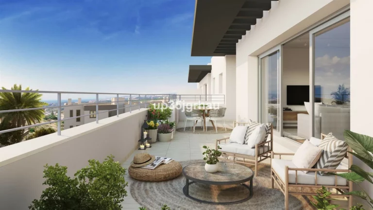 R4955473 | Middle Floor Apartment in Estepona – 2 beds, 2 baths