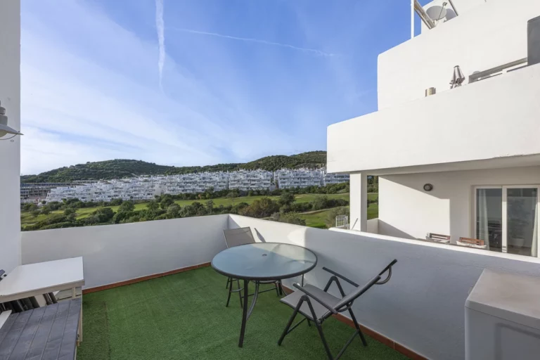 R5258572 | Middle Floor Apartment in Estepona – 2 beds, 2 baths