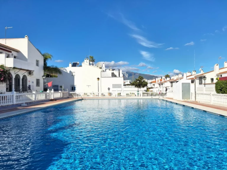 R5255437 | Semi-Detached House in Estepona – 2 beds, 2 baths