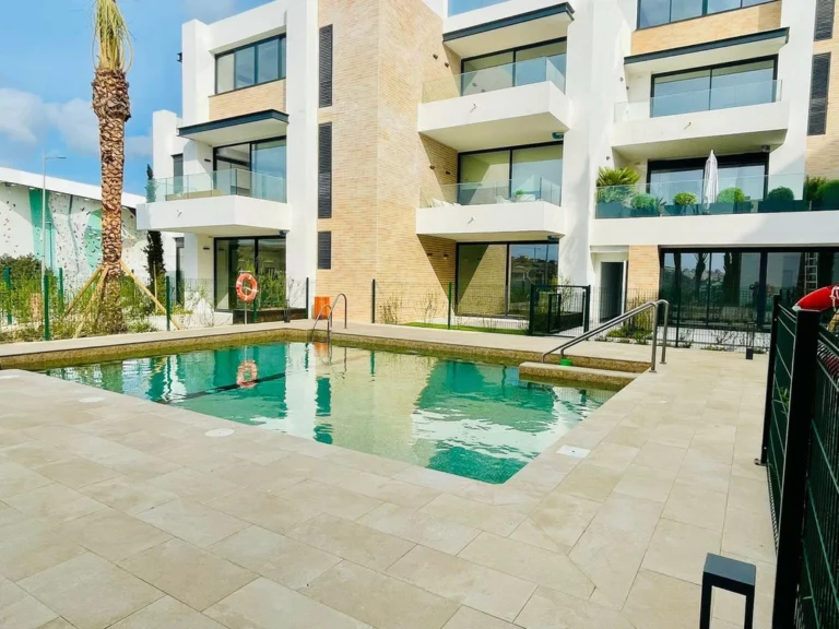 R5221966 | Ground Floor Apartment in Estepona – 2 beds, 2 baths