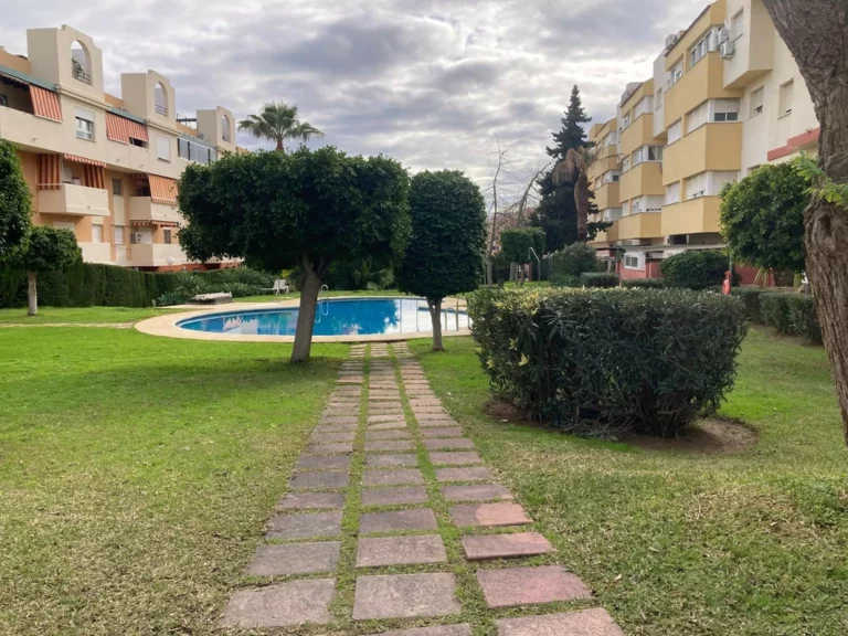 R5258842 | Ground Floor Apartment in Estepona – 3 beds, 1 baths